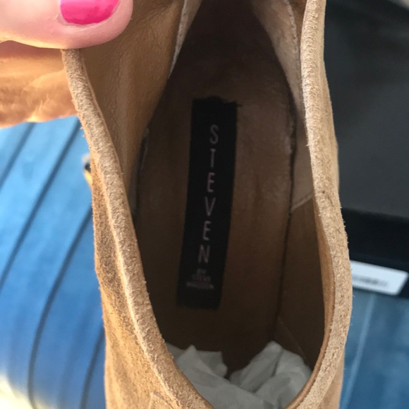 NWT Steven by Madden Tan Suede Booties -Pembrook style - Picture 4 of 7